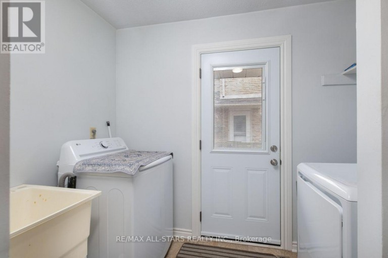 10 COLETTE DRIVE, Whitby (Downtown Whitby), Ontario, L1N6G7
