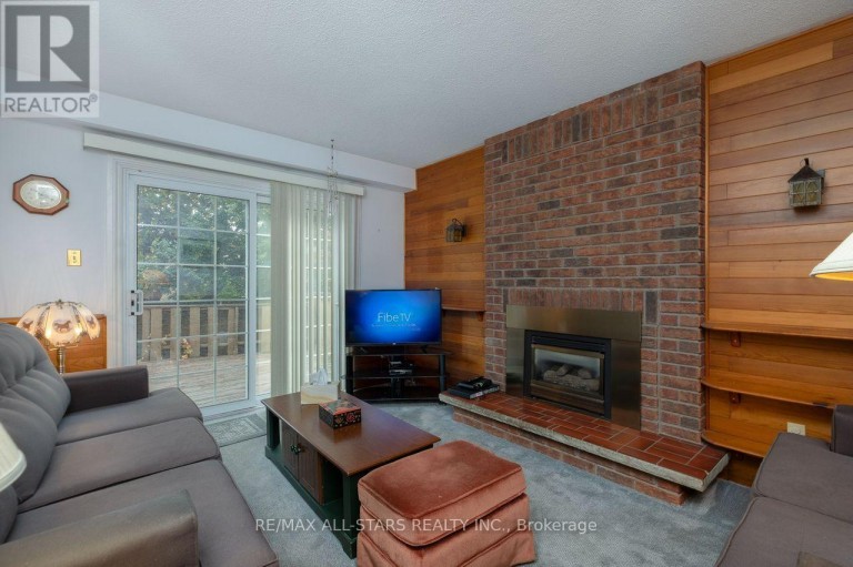 10 COLETTE DRIVE, Whitby (Downtown Whitby), Ontario, L1N6G7