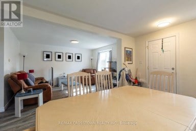 86 VICTORIA STREET Barrie (400 North) Ontario photo 4