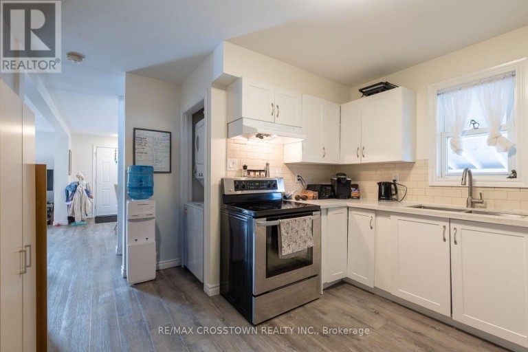 86 VICTORIA STREET, Barrie (400 North), Ontario, L4N2J1