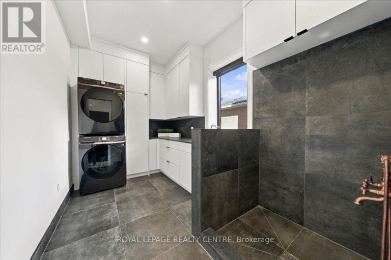 116 ELMCREST ROAD, Toronto (Eringate-Centennial-West Deane), Ontario, M9C3R9