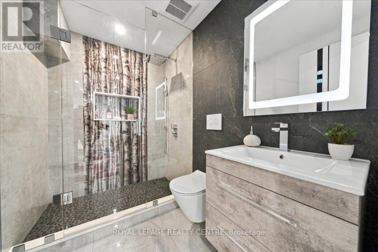 116 ELMCREST ROAD, Toronto (Eringate-Centennial-West Deane), Ontario, M9C3R9