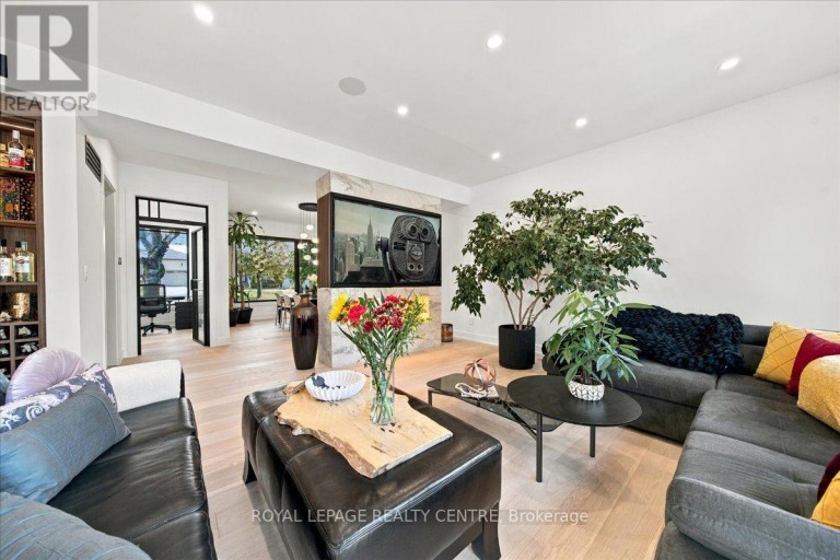 116 ELMCREST ROAD, Toronto (Eringate-Centennial-West Deane), Ontario, M9C3R9