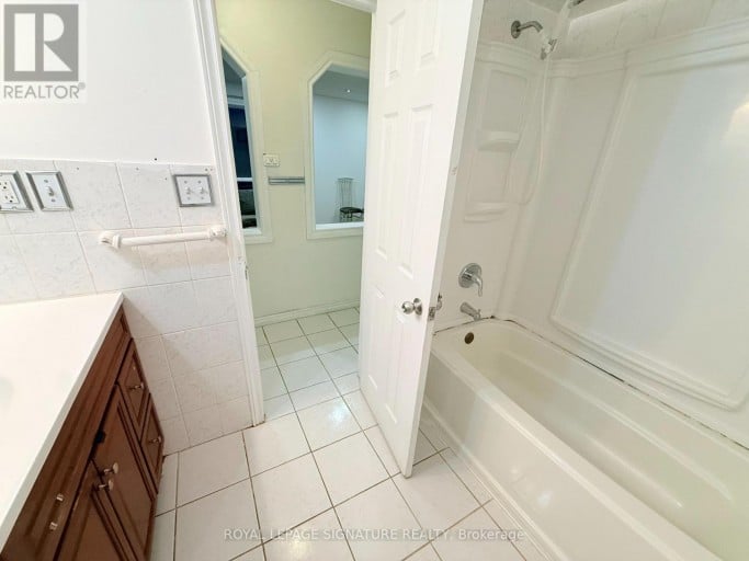 32 MADISON STREET, Brampton (Central Park), Ontario, L6S3C5