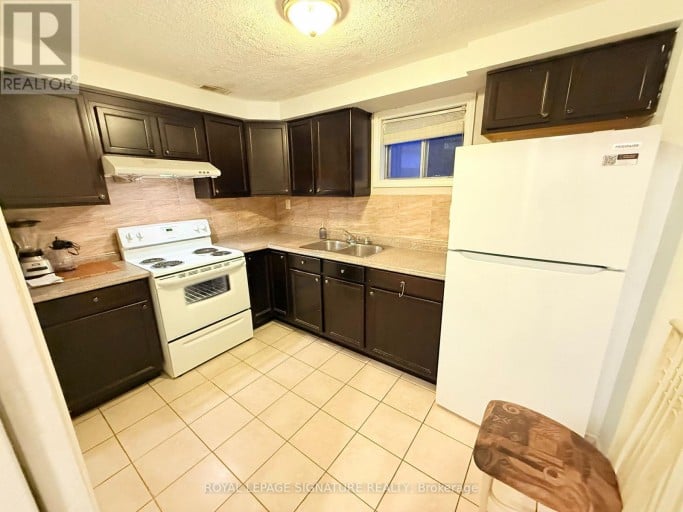 32 MADISON STREET, Brampton (Central Park), Ontario, L6S3C5