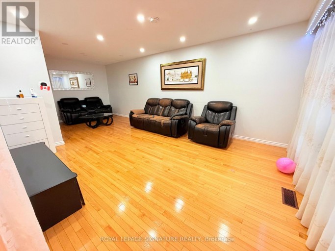 32 MADISON STREET, Brampton (Central Park), Ontario, L6S3C5