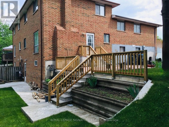 32 MADISON STREET, Brampton (Central Park), Ontario, L6S3C5