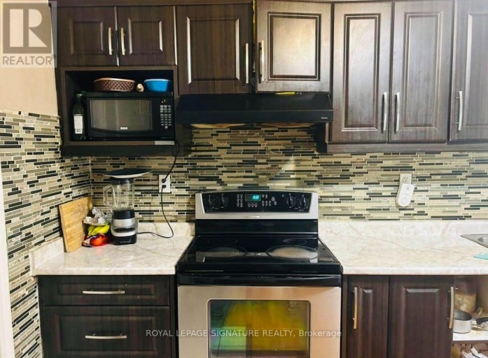 32 MADISON STREET, Brampton (Central Park), Ontario, L6S3C5