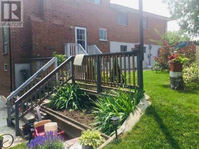 32 MADISON STREET, Brampton (Central Park), Ontario, L6S3C5
