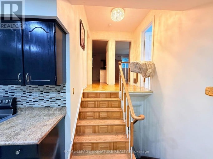 32 MADISON STREET, Brampton (Central Park), Ontario, L6S3C5