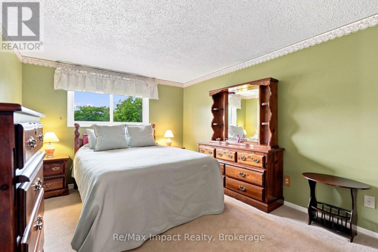 822 SOUTHDOWN STREET, Oshawa (Donevan), Ontario, L1H7X3