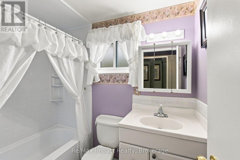 822 SOUTHDOWN STREET, Oshawa (Donevan), Ontario, L1H7X3