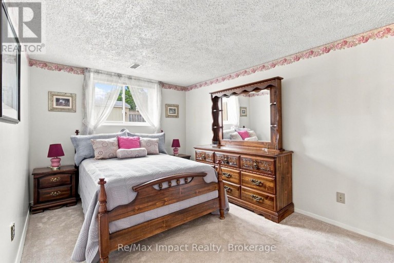 822 SOUTHDOWN STREET, Oshawa (Donevan), Ontario, L1H7X3