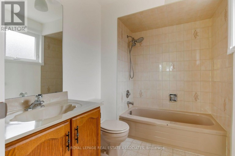 1410 WAKEHURST CRESCENT, Oakville (CV Clearview), Ontario, L6J6T6