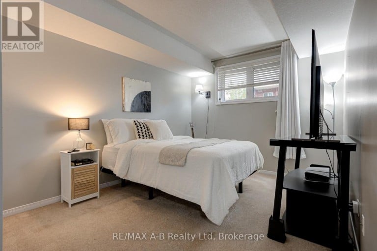 H - 242 RACHEL CRESCENT, Kitchener, Ontario, N2R0E1