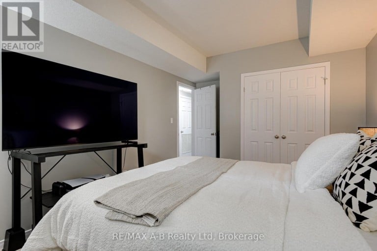 H - 242 RACHEL CRESCENT, Kitchener, Ontario, N2R0E1