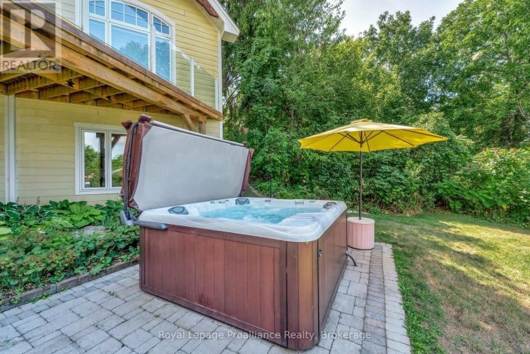 12698 LOYALIST PARKWAY, Prince Edward County (Picton Ward), Ontario, K0K2T0