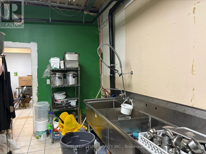 296 - 284-296 MARKHAM ROAD, Toronto (Scarborough Village), Ontario, M1J3C5
