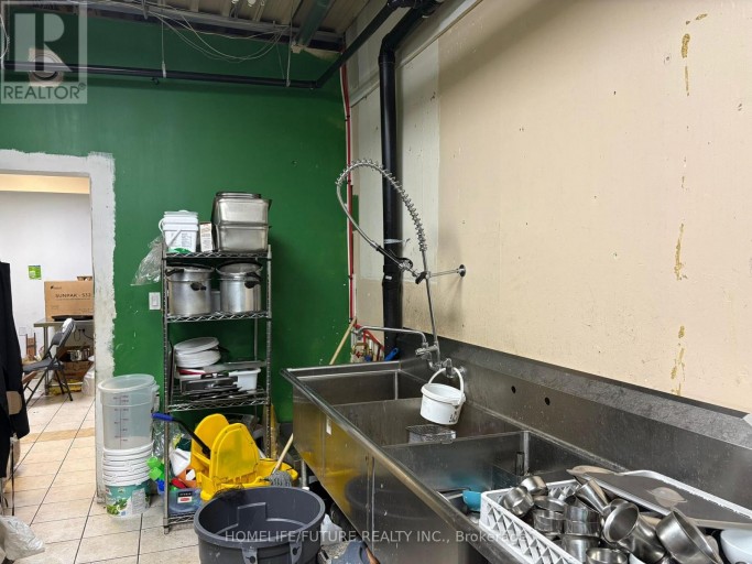 296 - 284-296 MARKHAM ROAD, Toronto (Scarborough Village), Ontario, M1J3C5