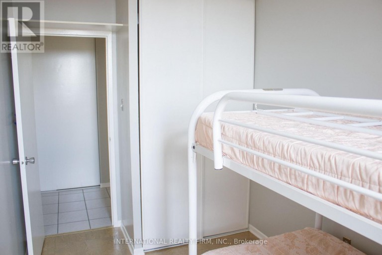 1111 - 50 LOTHERTON PATHWAY, Toronto (Yorkdale-Glen Park), Ontario, M6B2G8