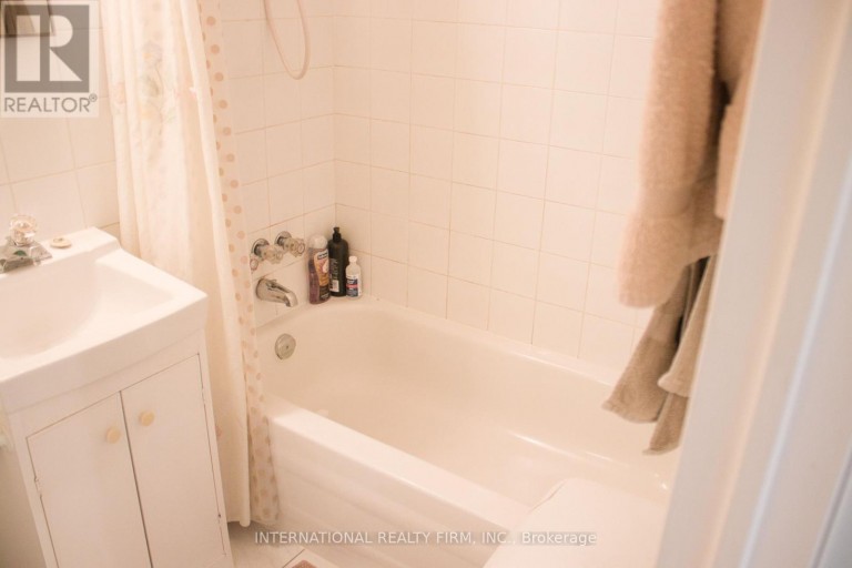 1111 - 50 LOTHERTON PATHWAY, Toronto (Yorkdale-Glen Park), Ontario, M6B2G8