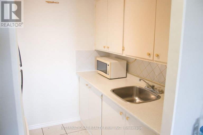 1111 - 50 LOTHERTON PATHWAY, Toronto (Yorkdale-Glen Park), Ontario, M6B2G8