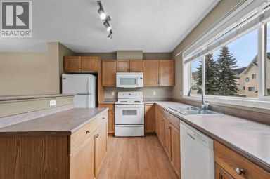 255 Prestwick Acres Lane SE Calgary Alberta photo 2