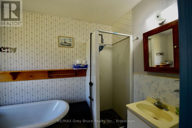 226 BARTLEY DRIVE, Northern Bruce Peninsula, Ontario, N0H1Z0