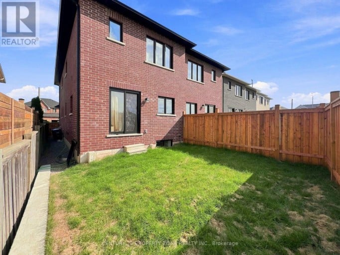 102 CADILLAC CRESCENT, Brampton (Fletcher's Meadow), Ontario, L7A3B4