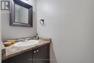 1197 SMITHER ROAD London North (North I) Ontario photo 16