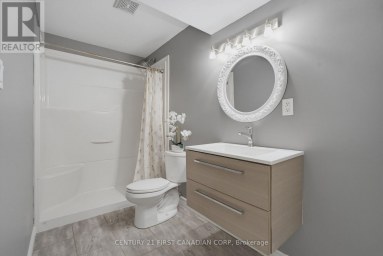 1197 SMITHER ROAD London North (North I) Ontario photo 35