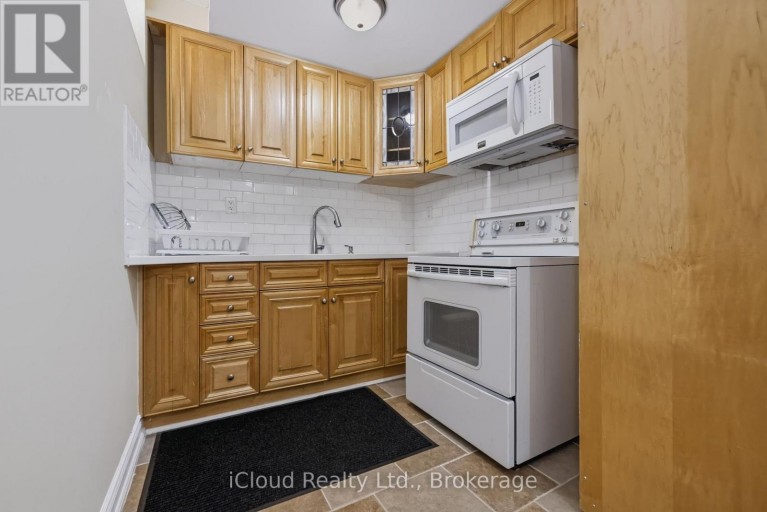 62 CASTLEHILL ROAD, Brampton (Northwood Park), Ontario, L6X4E1