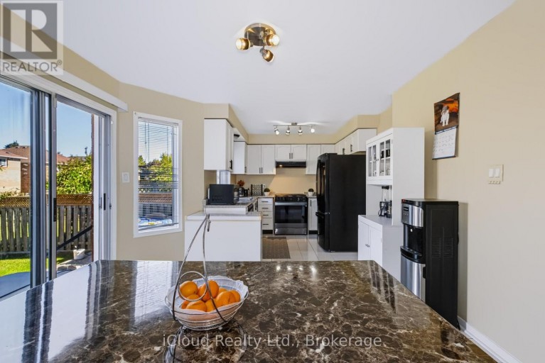 62 CASTLEHILL ROAD, Brampton (Northwood Park), Ontario, L6X4E1