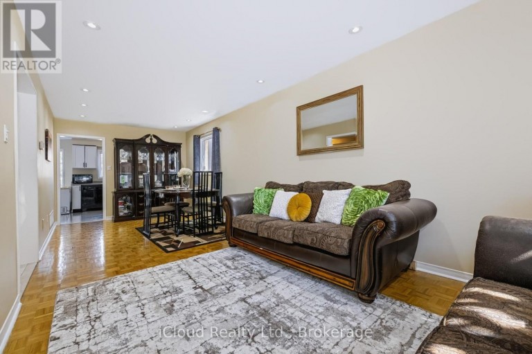 62 CASTLEHILL ROAD, Brampton (Northwood Park), Ontario, L6X4E1