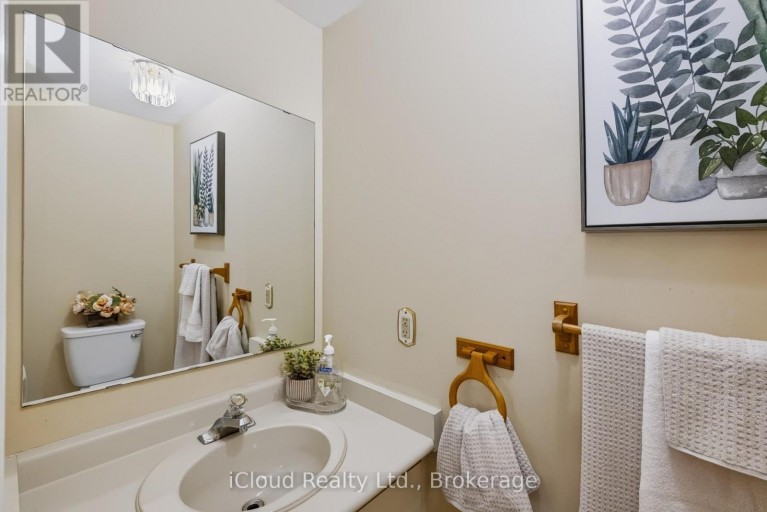 62 CASTLEHILL ROAD, Brampton (Northwood Park), Ontario, L6X4E1