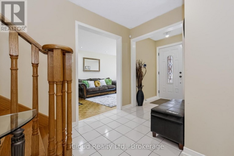 62 CASTLEHILL ROAD, Brampton (Northwood Park), Ontario, L6X4E1