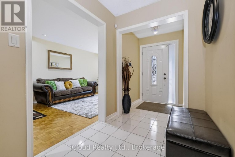 62 CASTLEHILL ROAD, Brampton (Northwood Park), Ontario, L6X4E1