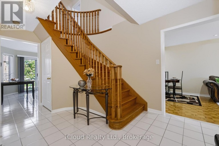 62 CASTLEHILL ROAD, Brampton (Northwood Park), Ontario, L6X4E1