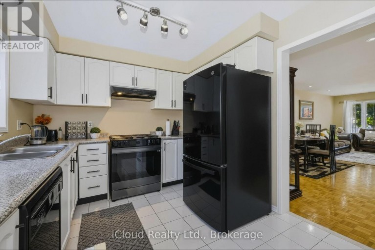 62 CASTLEHILL ROAD, Brampton (Northwood Park), Ontario, L6X4E1