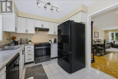 62 CASTLEHILL ROAD Brampton (Northwood Park) Ontario photo 6