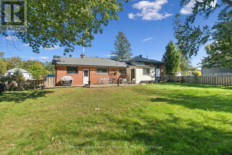 135 MUSKOKA BEACH ROAD, Gravenhurst (Muskoka (S)), Ontario, P1P1B6