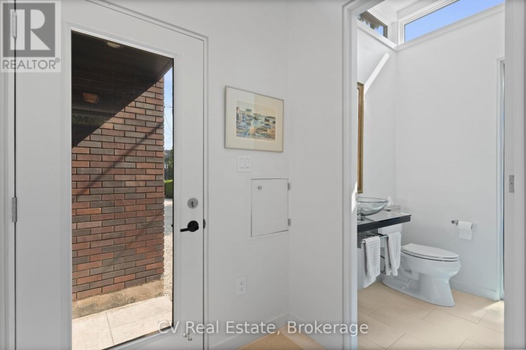 31 AUCHMAR ROAD, Hamilton (Mohawk), Ontario, L9C1C6