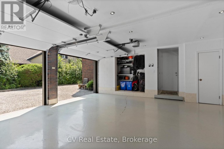 31 AUCHMAR ROAD, Hamilton (Mohawk), Ontario, L9C1C6