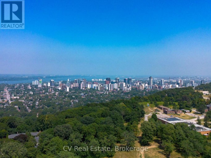 31 AUCHMAR ROAD, Hamilton (Mohawk), Ontario, L9C1C6
