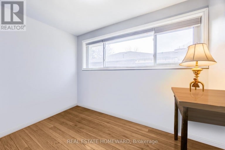 4 MOORECROFT CRESCENT, Toronto (Ionview), Ontario, M1K3V1
