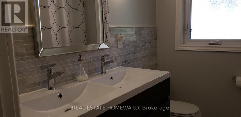 4 MOORECROFT CRESCENT, Toronto (Ionview), Ontario, M1K3V1