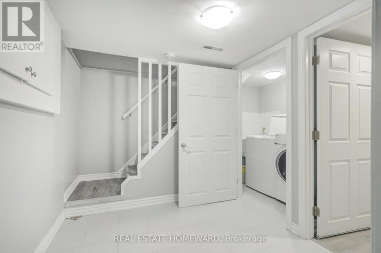 4 MOORECROFT CRESCENT, Toronto (Ionview), Ontario, M1K3V1