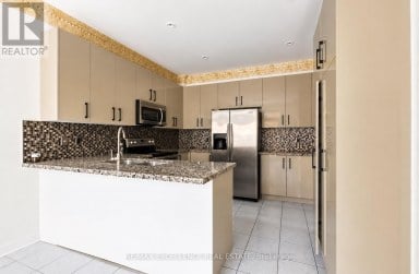 21 CASTLE MOUNTAIN DRIVE Brampton (Sandringham-Wellington) Ontario photo 13