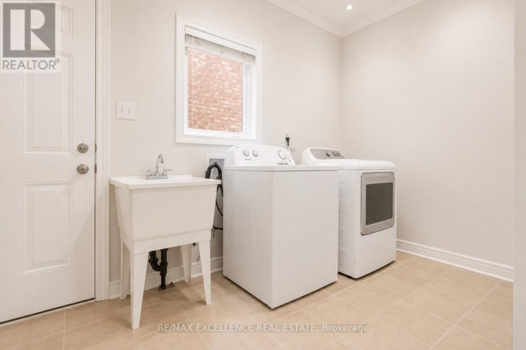 21 CASTLE MOUNTAIN DRIVE, Brampton (Sandringham-Wellington), Ontario, L6R2W9
