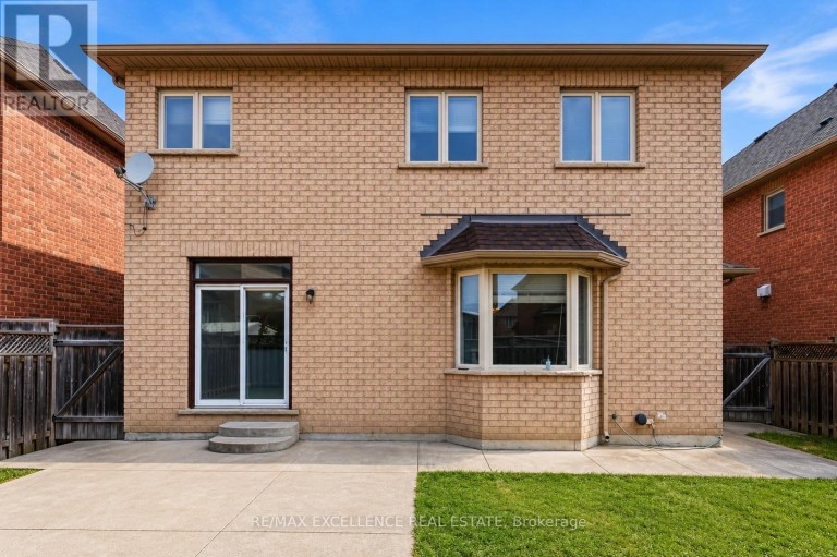 21 CASTLE MOUNTAIN DRIVE, Brampton (Sandringham-Wellington), Ontario, L6R2W9